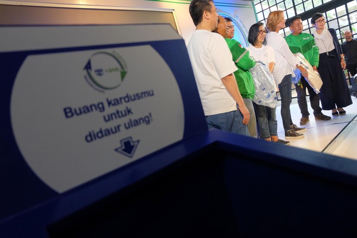 Begini Komitmen Grab dan Aqua Kelola Sampah Plastik Perusahaan transportasi berbasis online (Grab) melakukan aksi nyata untuk mengelola sampah plastik disekitar kita. Seperti apa aksinya? Begini nih.