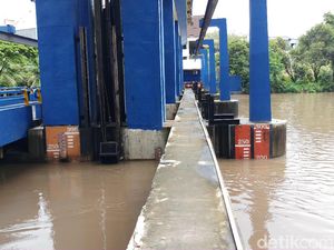 Pintu Air Pasar Ikan Jakarta Utara dan Sunter Hulu Siaga 2