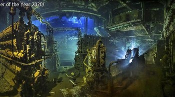 Kategori Wrecks diraih oleh Tobias Friedrich dari Jerman. Foto: Tobias Friedrich/Underwater Photographer of the Year 2020