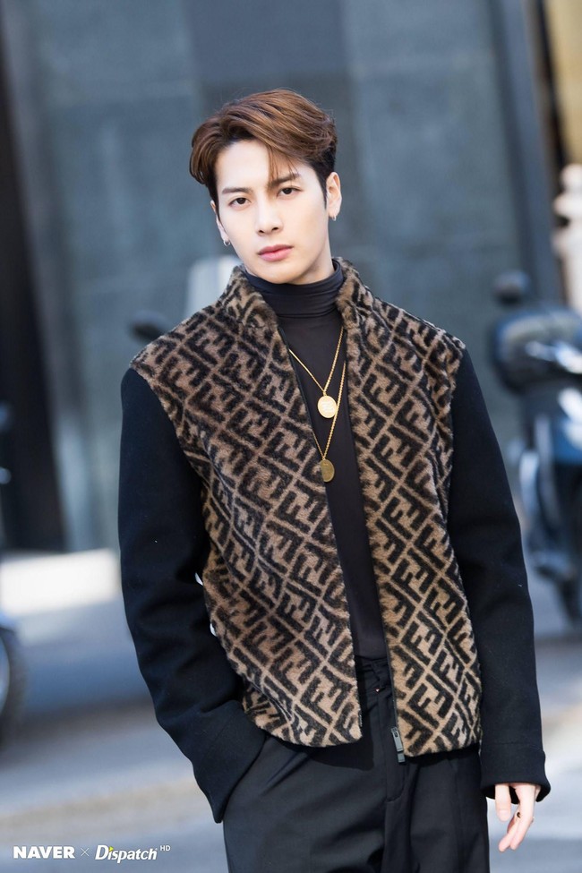 Jackson GOT7 menjadi model untuk merek Fendi dan bahkan tampil di acara Milan Fashion Week. Seperti dilansir Koreaboo, Jackson menyukai pakaian olahraga mewah dengan sembulan warna dan banyak aksesoris, dari kacamata hitam hingga topi beanie. Foto: dok. ist