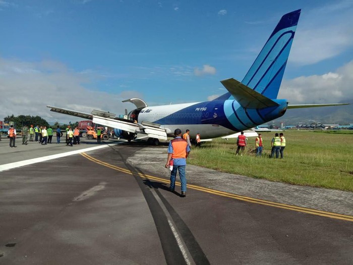 Pesawat Trigana Air tergelincir di Bandara Sentani. (Wilpret Siagian/detikcom)