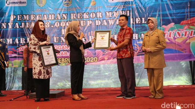 3.505 Cup Dawet Lele Pecahkan Rekor Muri di Kediri