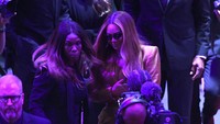 Beberapa selebritis seperti Beyonce juga turut hadir di acara tersebut. Getty Images/Kevork Djansezian