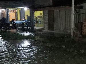 Diguyur Hujan Deras 3 Jam, Jalan-Rumah Warga di Simalungun Tergenang