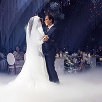 Foto-foto Oksana dengan ayahnya ini sempat membuat netizen salah sangka. Mereka yang tak membaca keterangan yang ditulisnya di Instagram mengira Oksana sudah menikah lagi. Tengok gambar first tu ingatkan dia kahwin baru, tulis seorang netizen asal Malaysia. Bapak dia... aku ingt laki baru, tulis netizen lainnya. Foto: Dok. Instagram