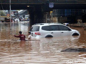 Dampak Buruk Mobil yang Sering Terobos Banjir