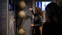 Ini adalah replika jam alarm Plato. (REUTERS/Costas Baltas)