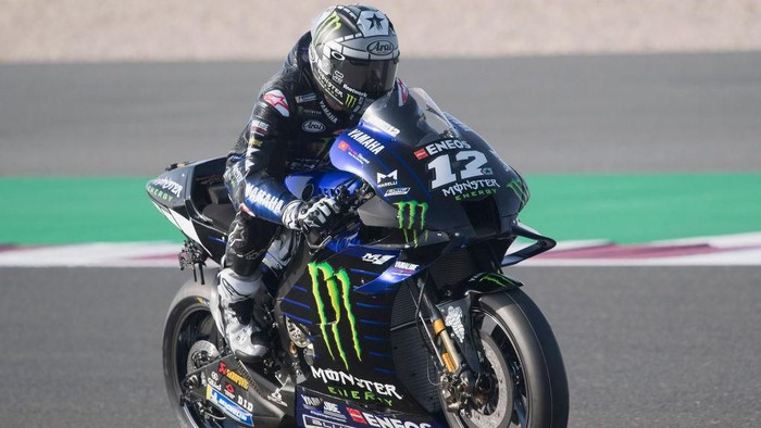 DOHA, QATAR - FEBRUARY 22:   Maverick Vinales of Spain and Monster Energy Yamaha MotoGP Team  heads down a straight during the MotoGP Tests at Losail Circuit on February 22, 2020 in Doha, Qatar. (Photo by Mirco Lazzari gp/Getty Images)
