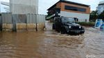 Para Penerjang Banjir di Jakarta