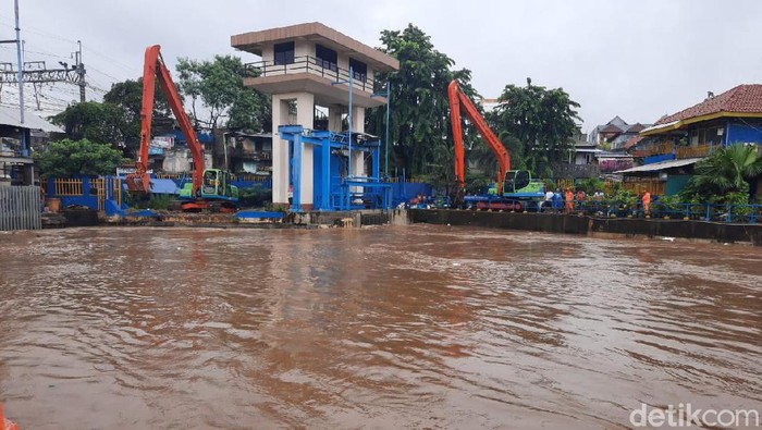 Kondisi di Pintu Air Manggarai pagi ini (Yogi Ernest/detikcom)