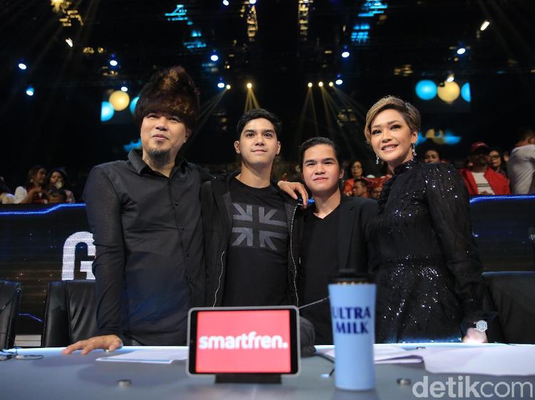Bikin Anak Happy! Maia Estianty dan Ahmad Dhani Satu Panggung