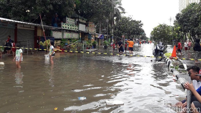 Banjir di wilayah sekitar underpass Kemayoran (Ilman/detikcom)