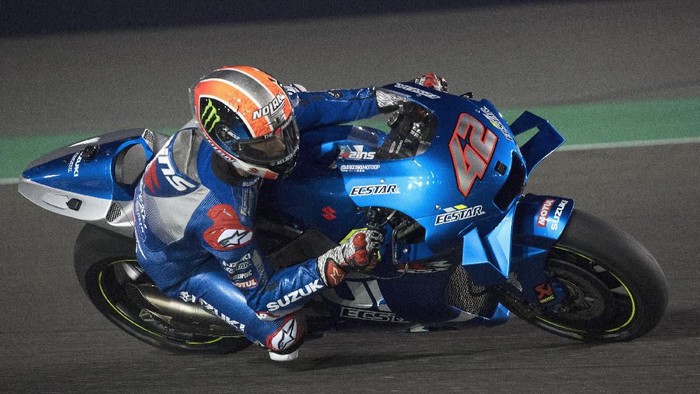 DOHA, QATAR - FEBRUARY 22: Alex Rins of Spain and Team Suzuki ECSTAR  rounds the bend during the MotoGP Tests at Losail Circuit on February 22, 2020 in Doha, Qatar. (Photo by Mirco Lazzari gp/Getty Images)