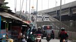 Jalan di Bekasi Terendam Banjir, Pemotor Masuk Tol Becakayu