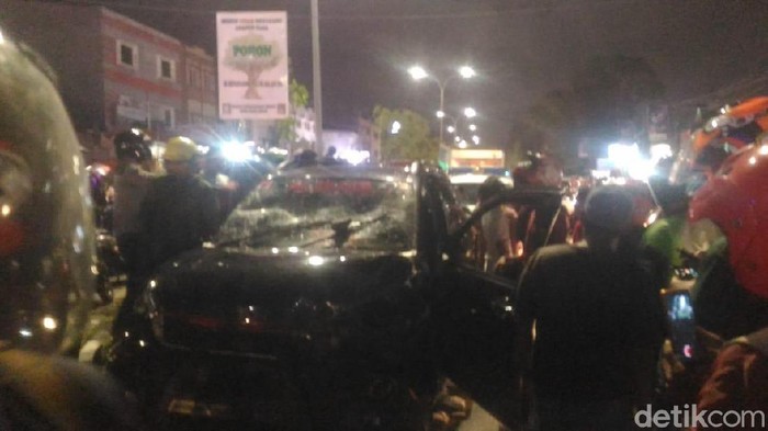 Baharuddin (45) , pria pengendara mobil diamuk massa usai menabrak puluhan pengendara motor di Makassar, Sulawesi Selatan (Sulsel).