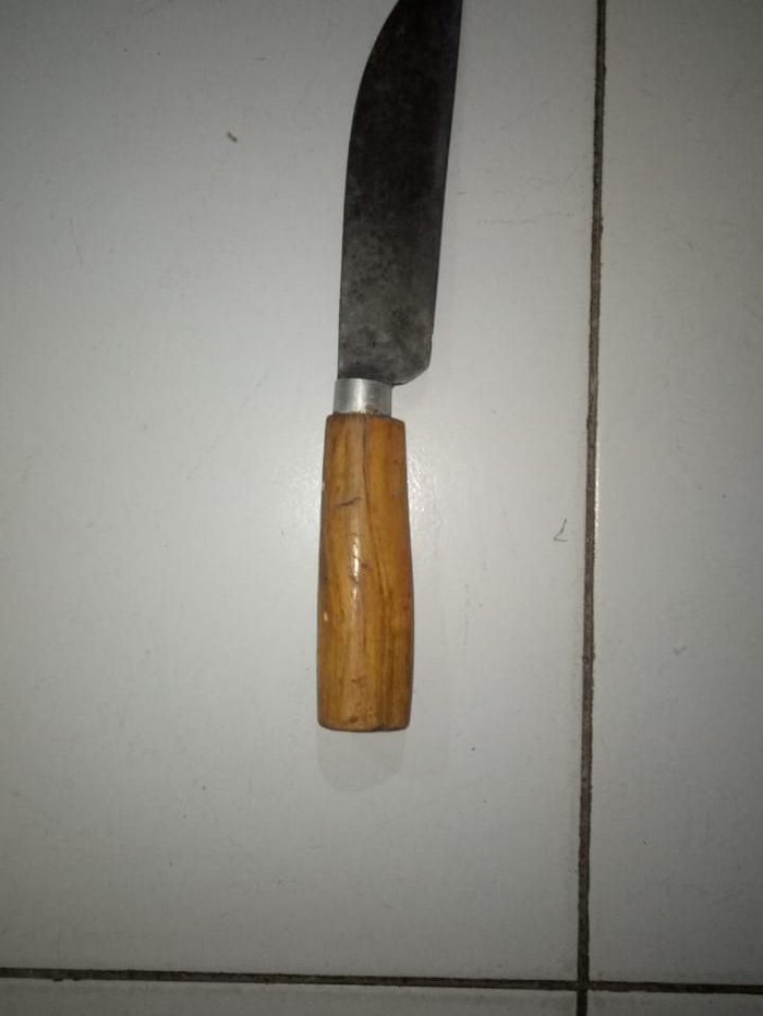 pisau pelaku pembunuhan remaja baubau