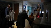 Selain robot ini, di museum juga ditampilkan lebih dari 100 penemuan yang memperlihatkan betapa luasnya warisan teknologi Yunani Kuno. Di sana juga ditampilkan komputer analog, jam alarm, dan pintu otomatis. (REUTERS/Costas Baltas)