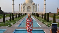 Putri Presiden AS yang sekaligus penasehat Gedung Putih, Ivanka Trump, juga turut ke Taj Mahal pada 24 Februari 2020. (Photo by Mandel NGAN / AFP)