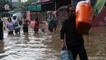Banjir Tak Juga Surut, Warga Ciledug Indah 1 Mengungsi