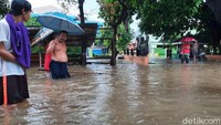 Kali ini perumahan Rawa Lumbu kembali terendam banjir yang cukup dalam.