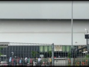 Video Massa Geruduk AEON Mall JGC Cakung soal Banjir
