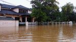 Komplek Billymoon Pondok Kelapa Terendam Banjir Setinggi 80 Cm