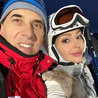 Ada juga momen mereka menghabiskan waktu main ski. Oksana dan ayahnya begitu akrab. I am glad that I have such a wonderful father who can be called a sample of a true real man, husband, father, and now, thanks to me, and grandfather, tulisnya lagi. Foto: Dok. Instagram