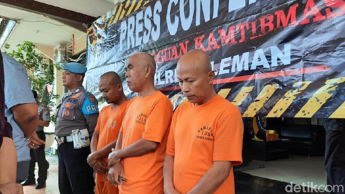 Tiga tersangka tragedi SMPN 1 Turi, Sleman, Selasa (25/2/2020).