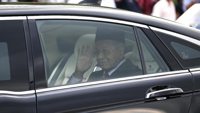 Malaysias Prime Minister Mahathir Mohamad waves after granted an audience with the Malaysias King Sultan Abdullah Sultan Ahmad Shah at the National Palace in Kuala Lumpur, on Monday, Feb. 24, 2020. Mahathir has resigned as the Malaysias 7th Prime Minister on Feb. 24, 2020. (AP Photo/FL Wong)