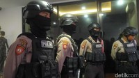 Nurhadi diduga menerima suap berkaitan dengan pengurusan perkara perdata di MA. Selain Nurhadi, KPK menjerat 2 tersangka lain, yaitu menantu Nurhadi, Rezky Herbiyono; dan Direktur PT Multicon Indrajaya Terminal (PT MIT), Hiendra Soenjoto.
