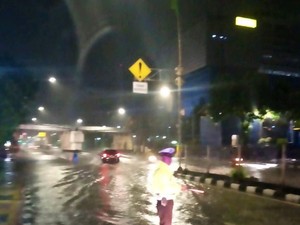 Jalan Gunung Sahari Jakarta Pusat Banjir, Hati-hati Melintas