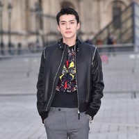 Banyak anggota EXO yang dikenal karena gayanya, dan Sehun jelas salah satu anggota EXO yang gayanya mencuri atensi. Sehun Exo pernah menjadi model untuk Louis Vuitton. Ia pun tampil edgy saat menghadiri pertunjukan Paris Fashion Week beberapa waktu lalu. Foto: dok. ist