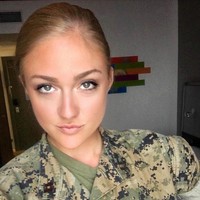 Orang sering terkejut dengan pekerjaanku karena aku tidak seperti tipikal Marinir pada umumnya yang kerap digambarkan, ucap Brie, seperti dikutip dari The Sun.  Foto: Instagram