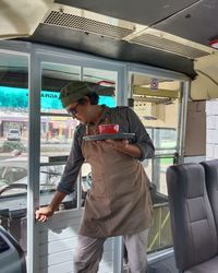 Asyik! Bisa Ngopi di Kafe Unik Dalam Bus Sungguhan