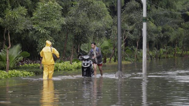 DKI Banjir, Polisi Persilakan Sepeda Motor Masuk 3 Ruas Tol