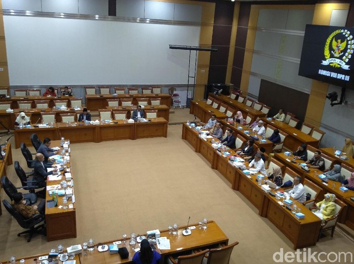 Korban penipuan First Travel melakukan audiensi dengan Komisi VIII DPR RI.