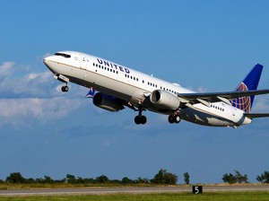 Penumpang First Class Dipindah ke Ekonomi, Eh Kursinya Untuk Pramugari
