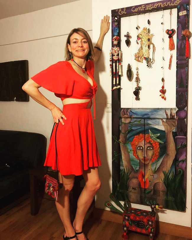 Saya berkencan dengan seorang fisikawan, kapten tentara, penjaga klub, filsuf, penyanyi country profesional, negosiator perjanjian damai, kapten kapal pesiar, manajer pengelolaan limbah, atlet profesional, pelukis lanskap pertanian, pemadam kebakaran, dokter ER, pensiunan mata-mata CIA, menteri, segelintir pengacara dan insinyur yang cukup untuk memulai sebuah perusahaan, imbuhnya. Foto: Instagram