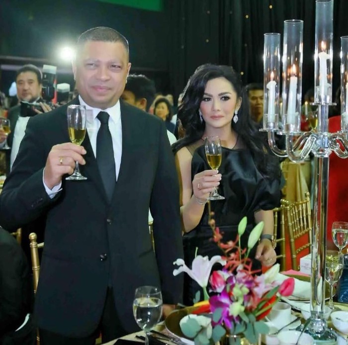 Raul Lemos dan KD Pamer Foto Mesra Saat Kulineran Raul Lemos dan KD Pamer Foto Mesra Saat Kulineran