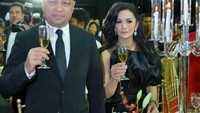 Tidak jelas darimana kabar soal Raul yang mendatangi Pengadilan Agama, namun kabar ini sempat menjadi perbincangan hangat. Untuk menepis kabar ini, Raul sengaja memasang banyak foto mesra dengan sang istri. Termasuk foto saat kulineran.  Foto: Instagram @raullemos06
