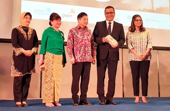 Menteri PPN Hadiri Sustainable Business Awards Kepala Bappenas Suharso Monoarfa menghadiri Sustainable Business Awards Indonesia 2019 di Jakarta. Ewindo raih penghargaan meningkatkan kesejahteraan petani.