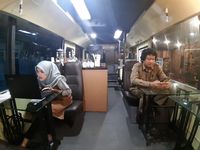 Asyik! Bisa Ngopi di Kafe Unik Dalam Bus Sungguhan