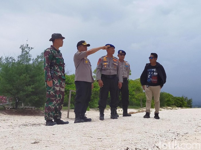 Polisi dan TNI Banyuwangi menggelar patroli gabungan. Patroli digelar setelah viralnya dugaan aksi pengeboman ikan di sekitar Pulau Tabuhan, Banyuwangi.