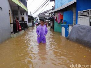 Viral, Santuynya Anak Muda Joget TikTok Suling Sakti Spongebob Saat Banjir