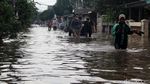 Banjir Tak Juga Surut, Warga Ciledug Indah 1 Mengungsi