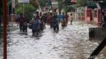 Banjir Tak Juga Surut, Warga Ciledug Indah 1 Mengungsi