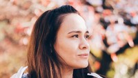 Aishah adalah adik perempuan almarhum Ashraf Sinclair. Paras cantiknya merupakan perpaduan darah Inggris dari sang ayah dan Malaysia dari sang ibu. Foto: Instagram aishahjennifer