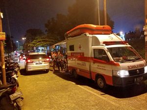 Banjir Menerjang, Komunitas Ikut Evakuasi Warga dan Pasien Rumah Sakit