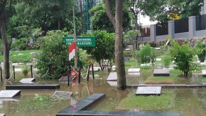 Makam Ismail Marzuki terendam banjir