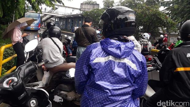 Banjir Jakarta, Jalan Budi Utomo Arah Gunung Sahari Macet Parah